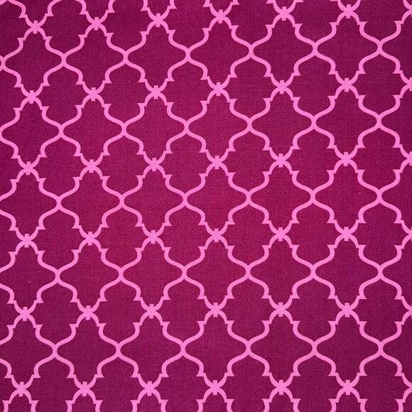 Magenta & Pink Quatrefoil by Brother Sister Design Studio - 1/2 Yard - Picture 1 of 5